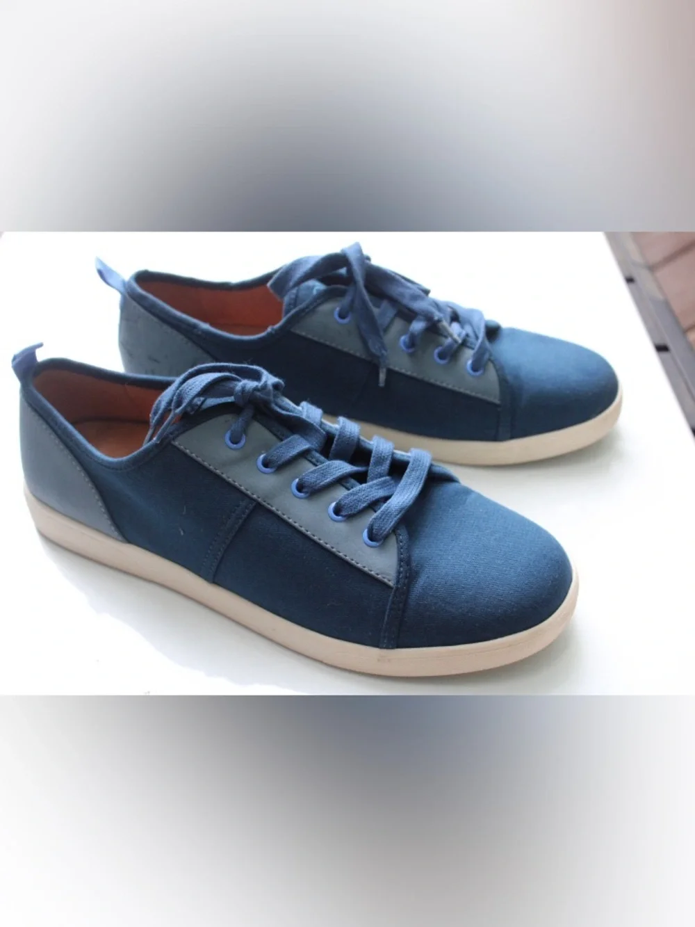 Vionic Pisces sneakers